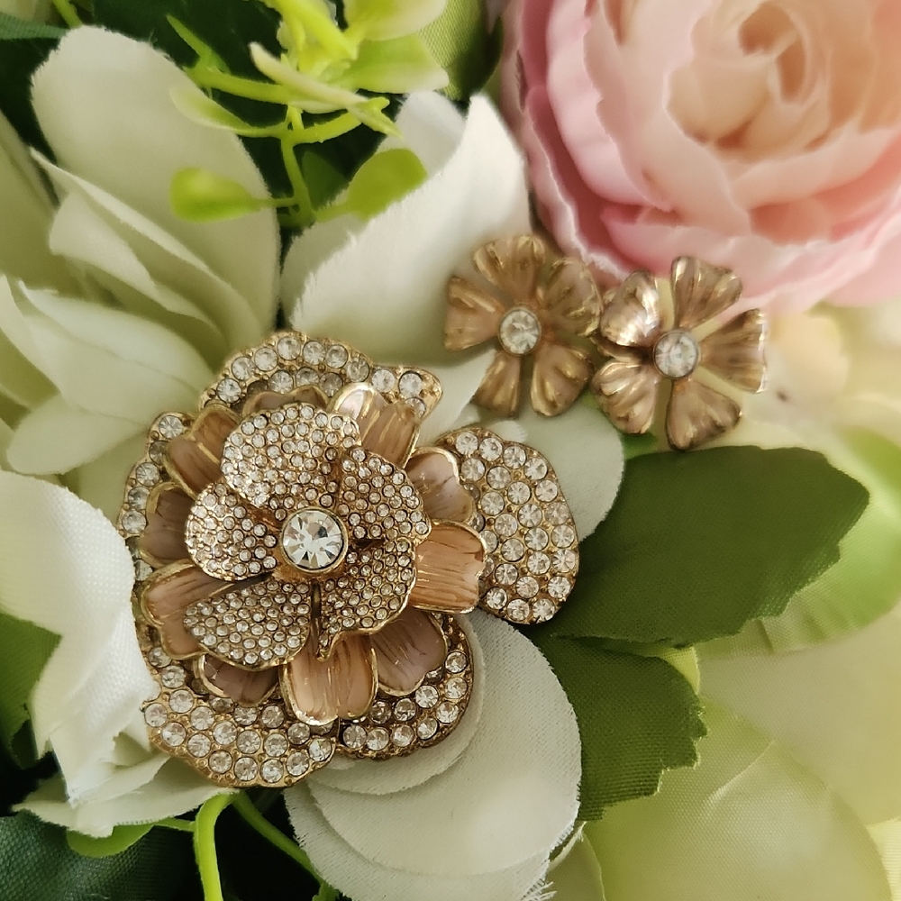 Brooch And Earrings Set! Goldtone Floral Jewelry!